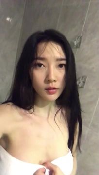 极品尤物最近很火的混血越南美女福利-浴缸全裸自摸 这身材太霸道了